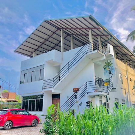 Ceylon Lodge - Airport Transit Hostel Negombo Dış mekan fotoğraf