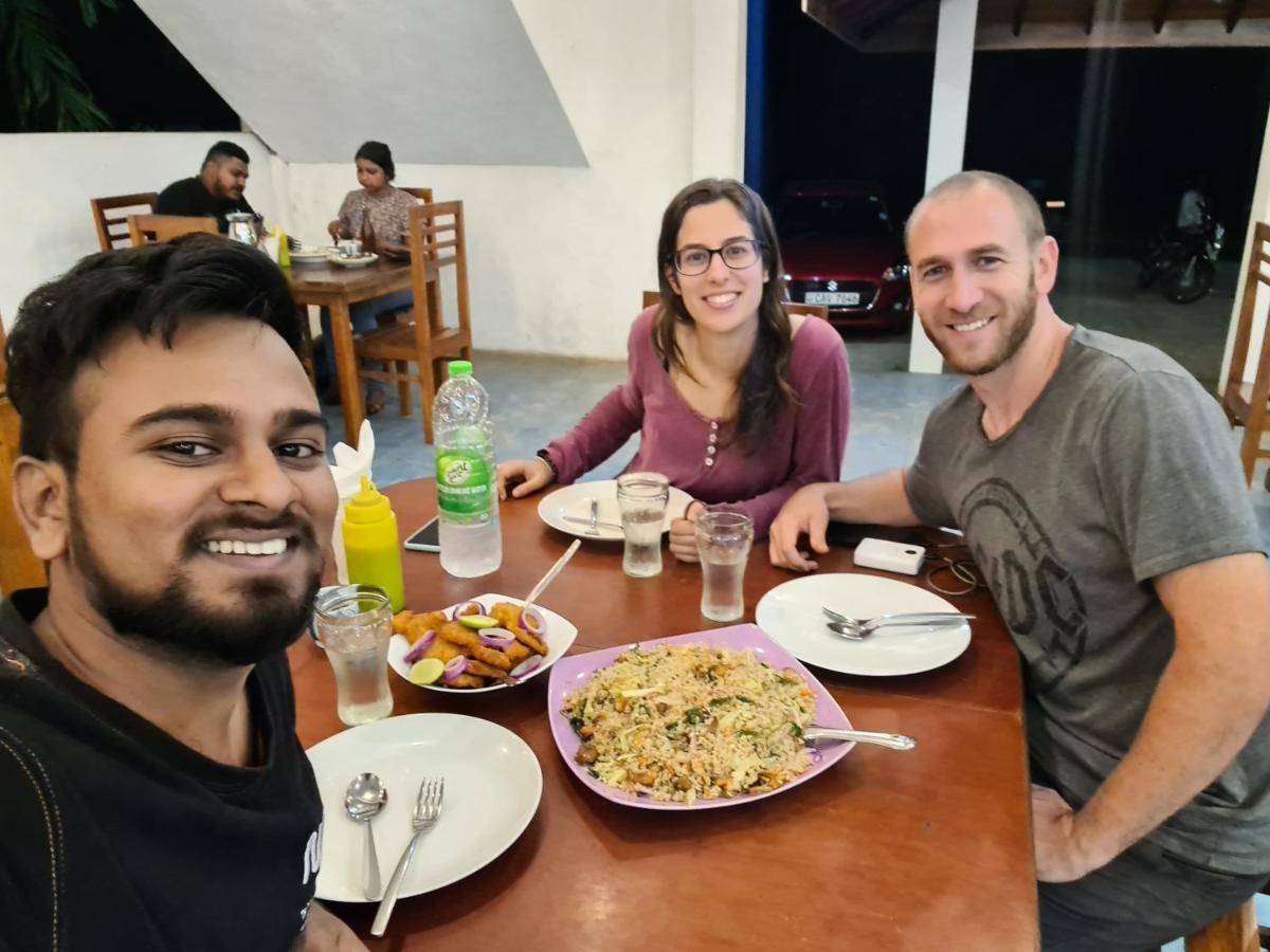 Ceylon Lodge - Airport Transit Hostel Negombo Dış mekan fotoğraf