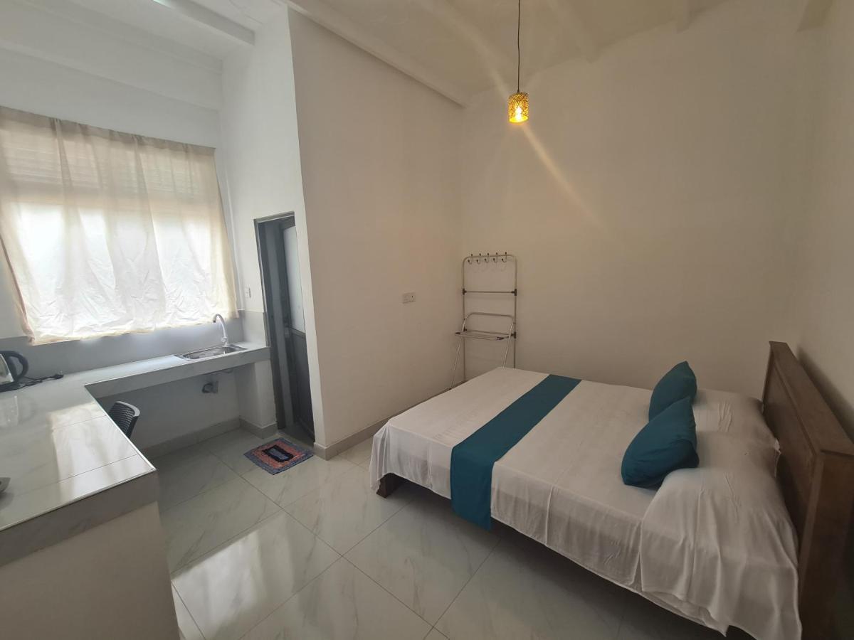 Ceylon Lodge - Airport Transit Hostel Negombo Dış mekan fotoğraf