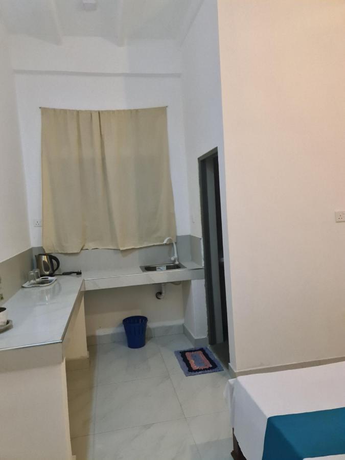 Ceylon Lodge - Airport Transit Hostel Negombo Dış mekan fotoğraf