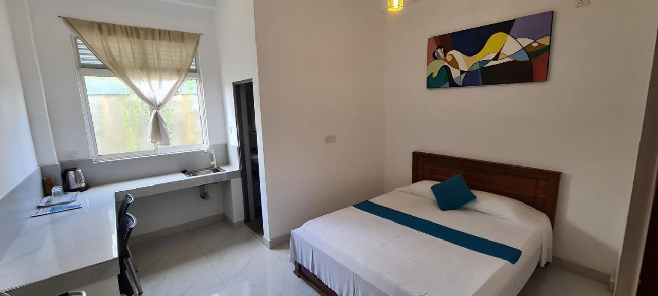 Ceylon Lodge - Airport Transit Hostel Negombo Dış mekan fotoğraf
