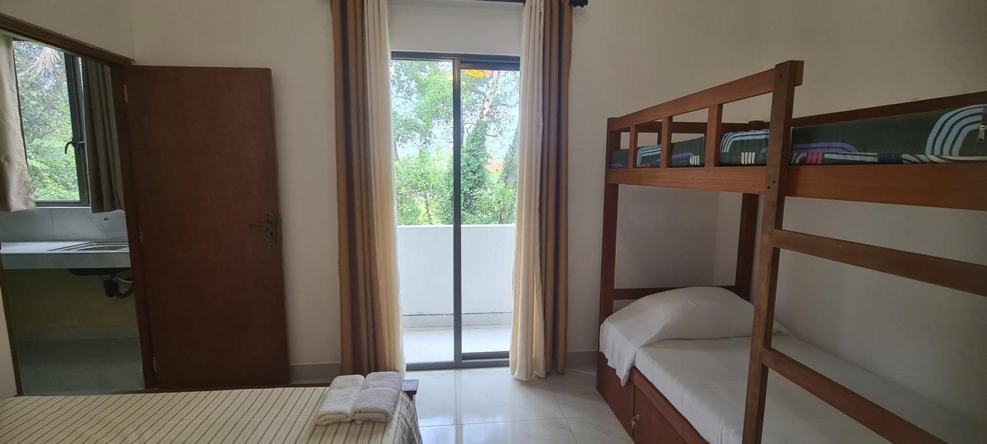 Ceylon Lodge - Airport Transit Hostel Negombo Dış mekan fotoğraf