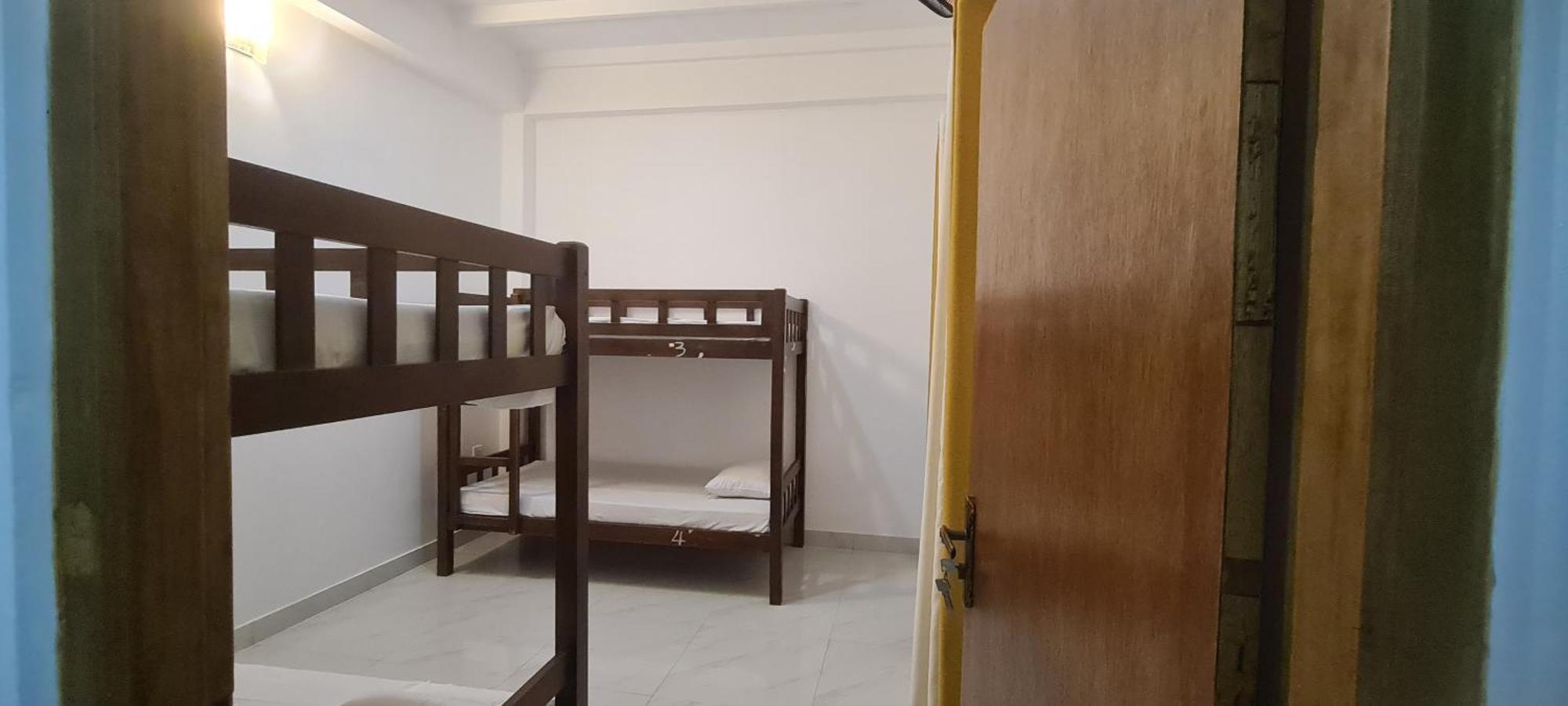 Ceylon Lodge - Airport Transit Hostel Negombo Dış mekan fotoğraf