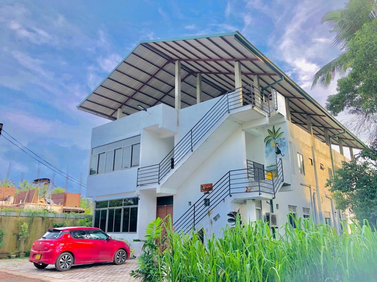 Ceylon Lodge - Airport Transit Hostel Negombo Dış mekan fotoğraf