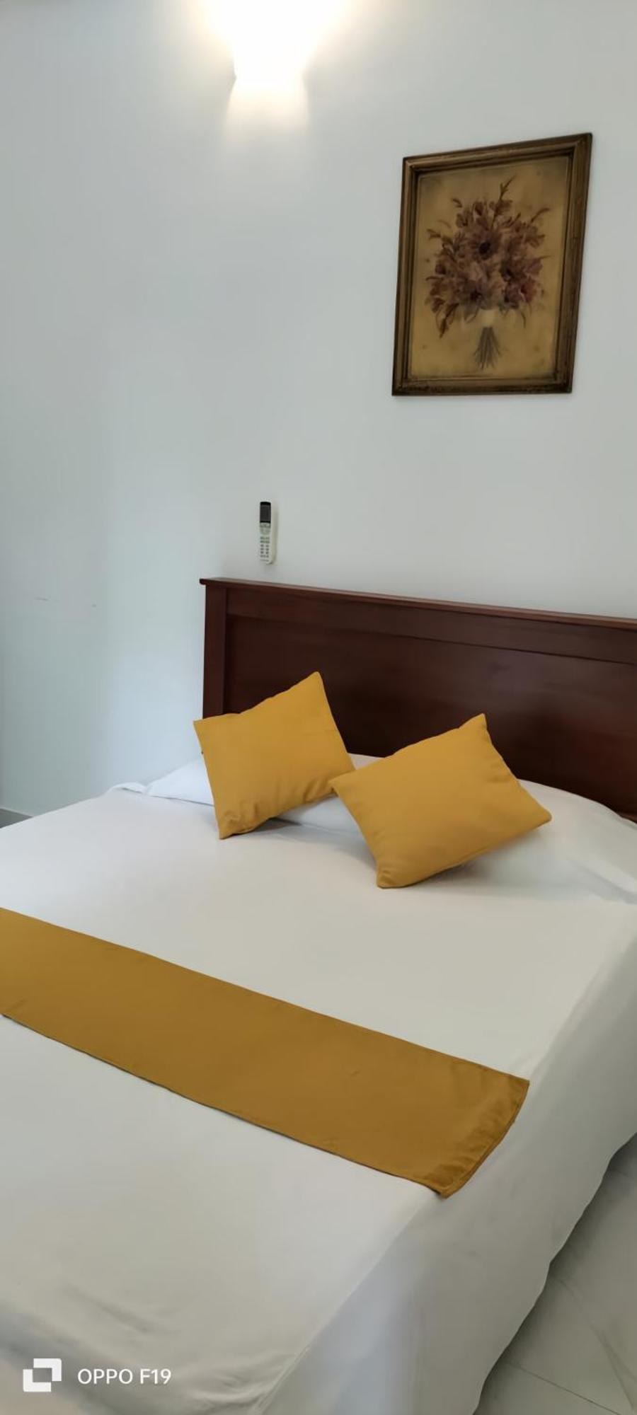 Ceylon Lodge - Airport Transit Hostel Negombo Dış mekan fotoğraf